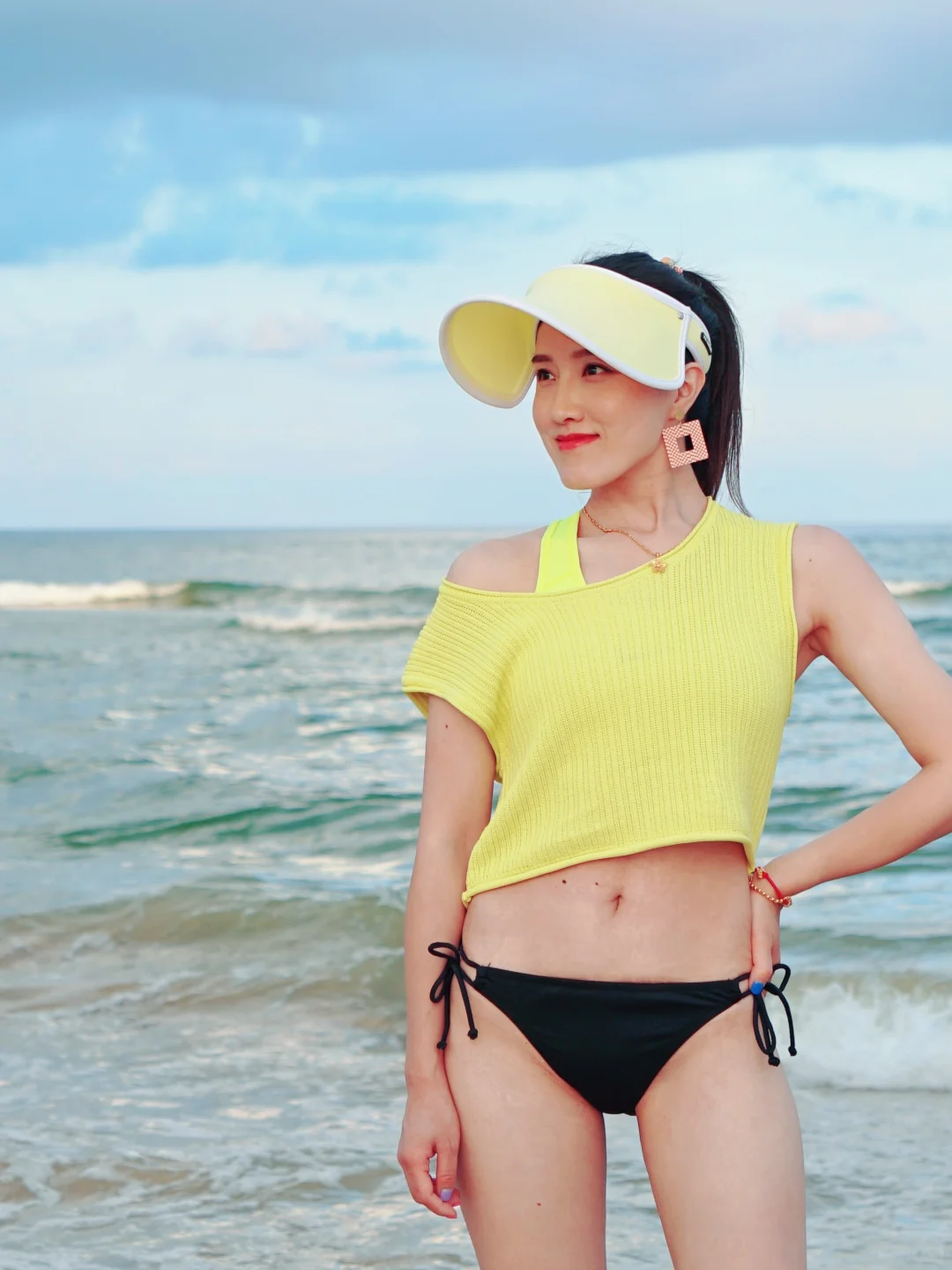 40岁 | 海边松弛感穿搭✨ 把自由穿在身上