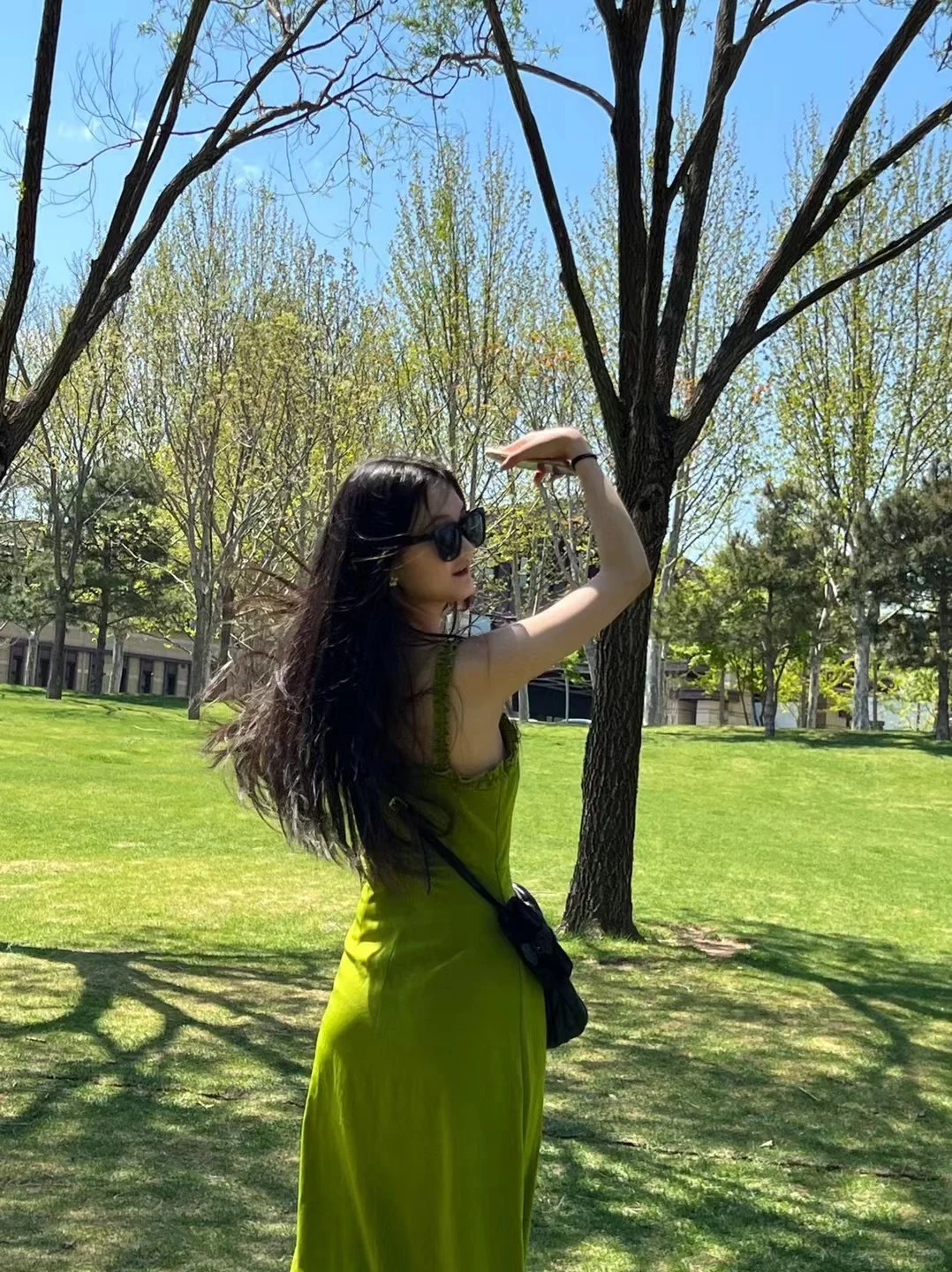 在公园里享受阳光☀️｜尝试熟女风