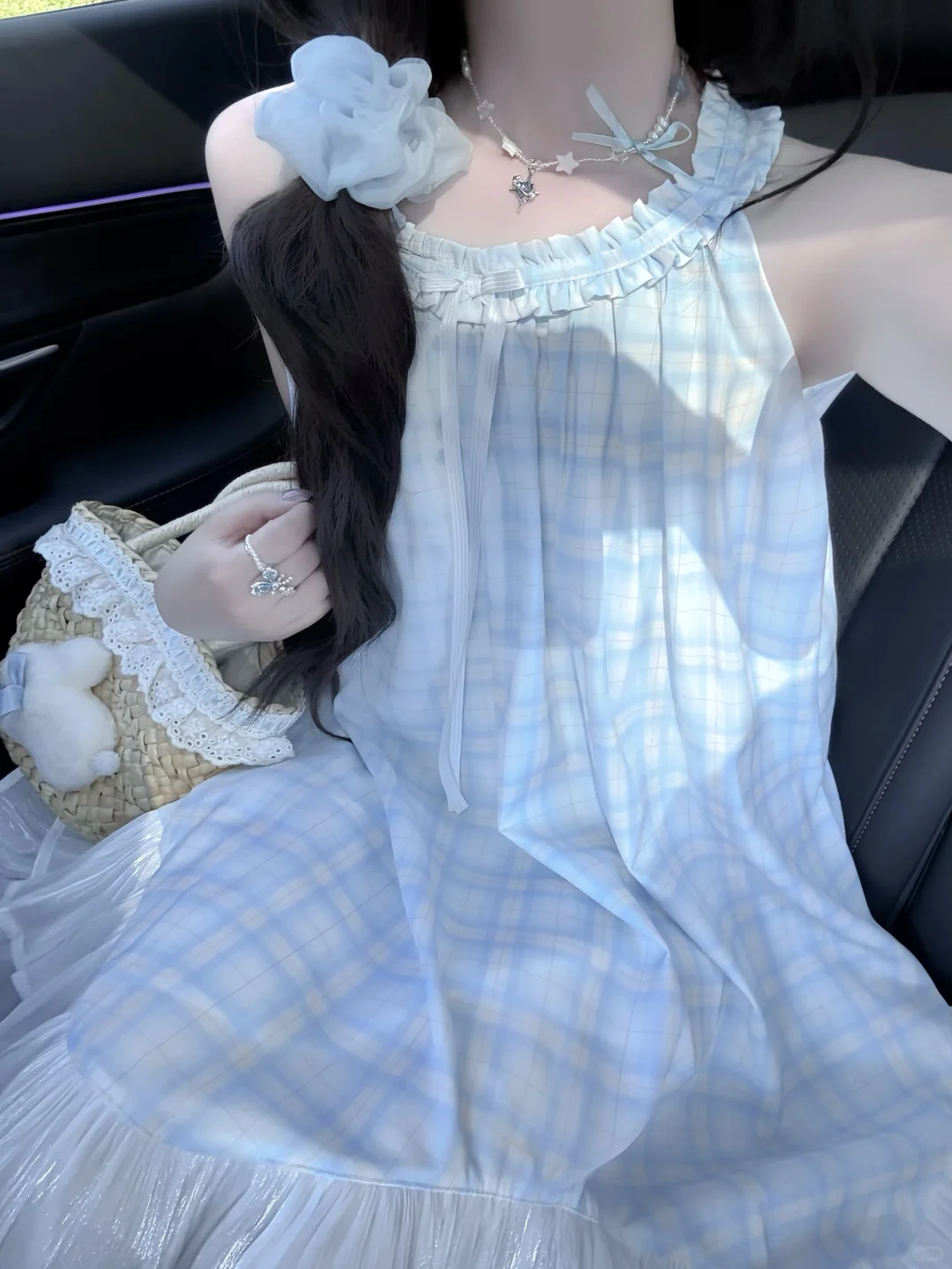 看，她的裙摆在发光～???