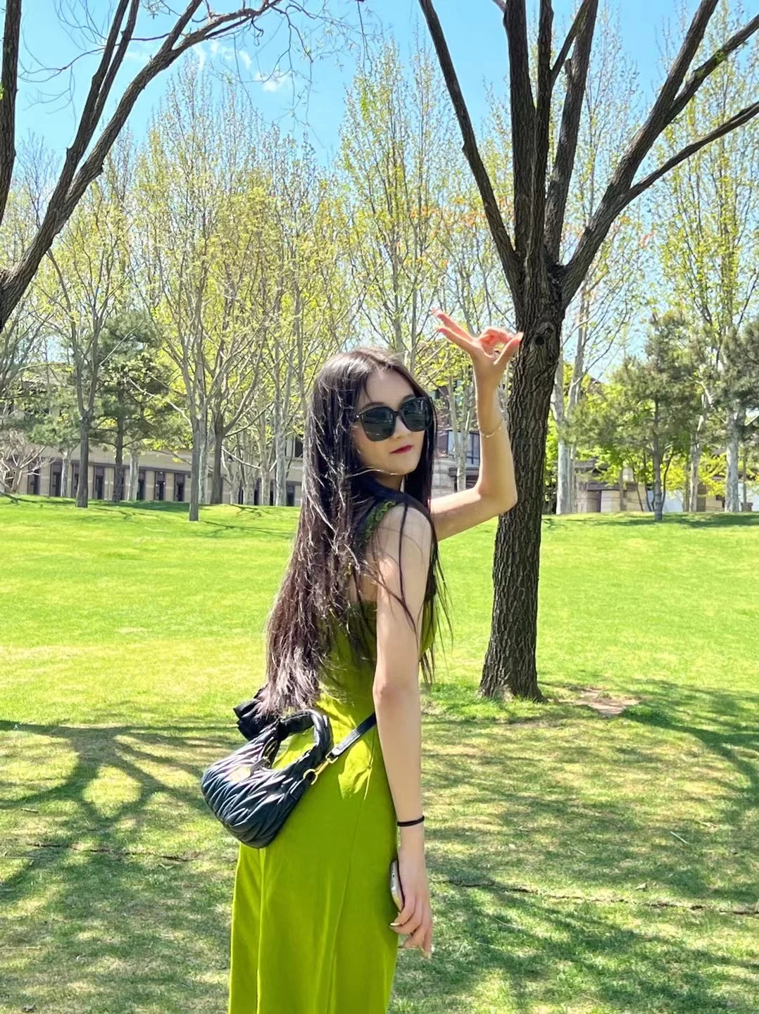 在公园里享受阳光☀️｜尝试熟女风