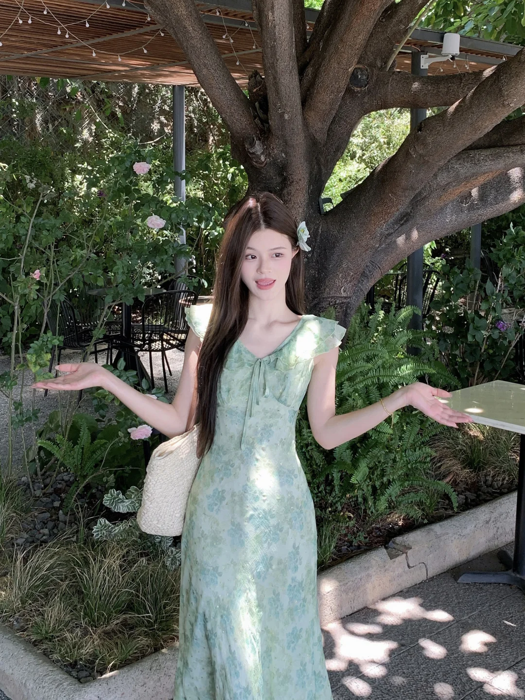 穿这件绿色碎花裙，被路人问爆了～