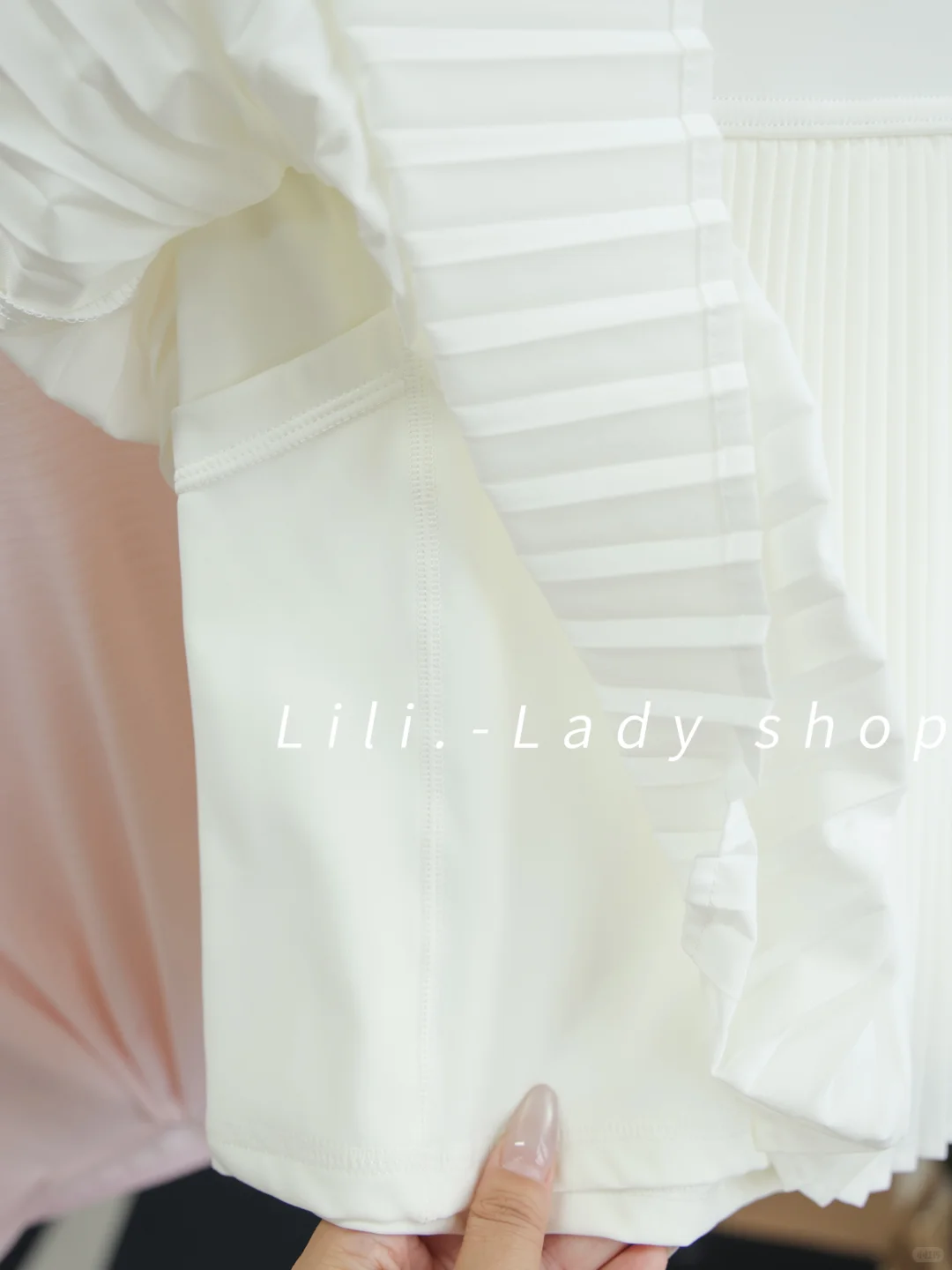 夏日粉白少女感瑜伽服穿搭?青春活力显嫩