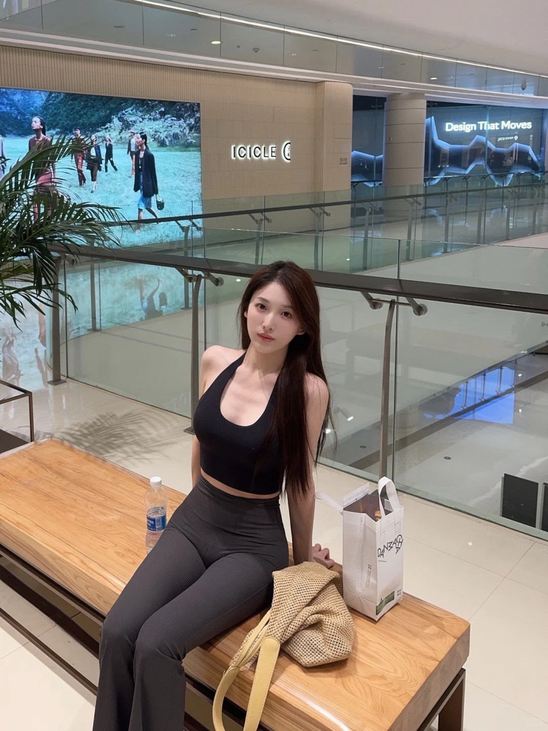 我年纪轻轻就有三套房