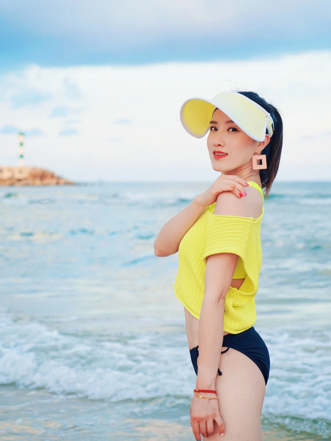 40岁 | 海边松弛感穿搭✨ 把自由穿在身上