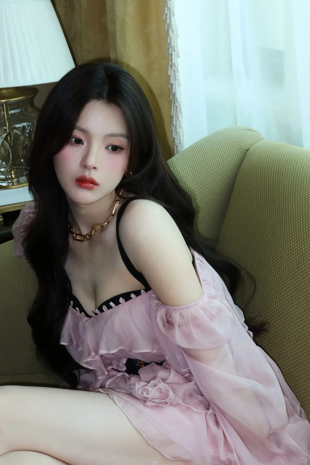杨超越真的从头美到脚，不愧是少女之躯?