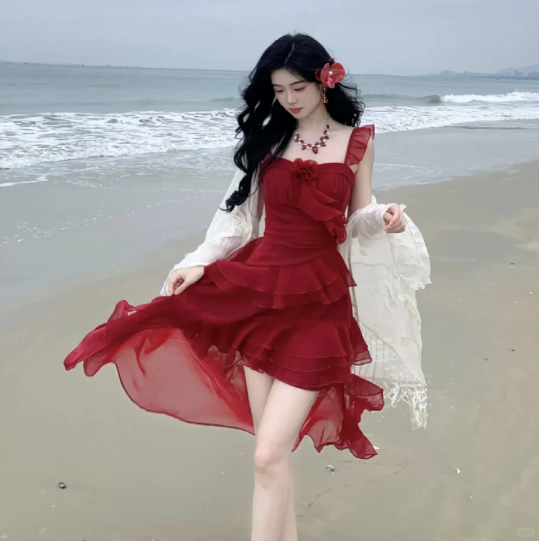海岛拍照战裙！红与白的浪漫对决?