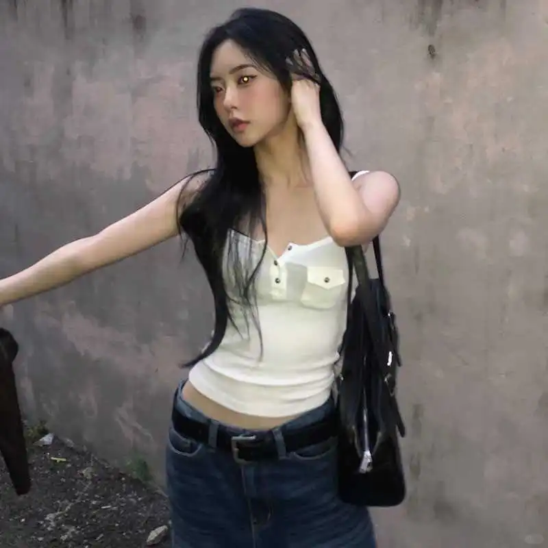 遗访琅?法式纯色排扣吊带辣妹上衣