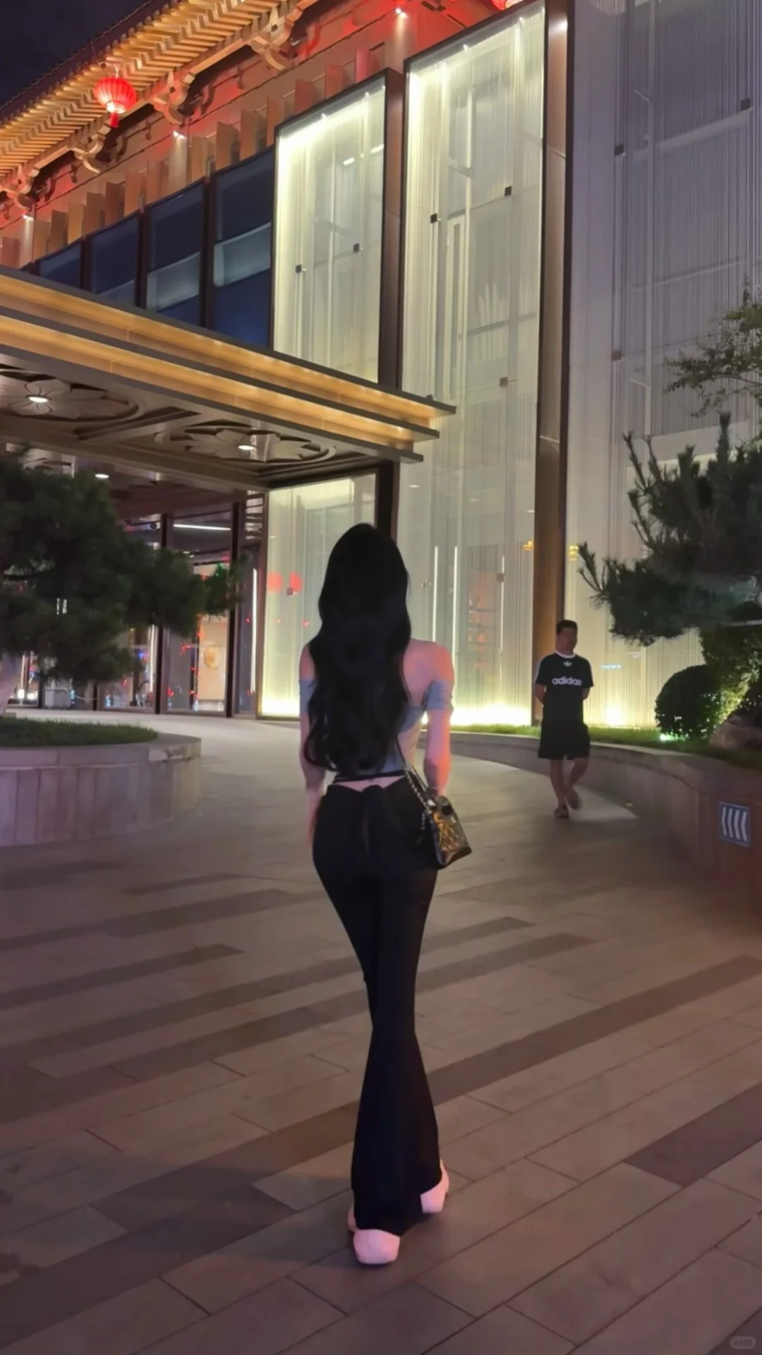 好绝的腰臀比！被追问一条街的穿搭公式