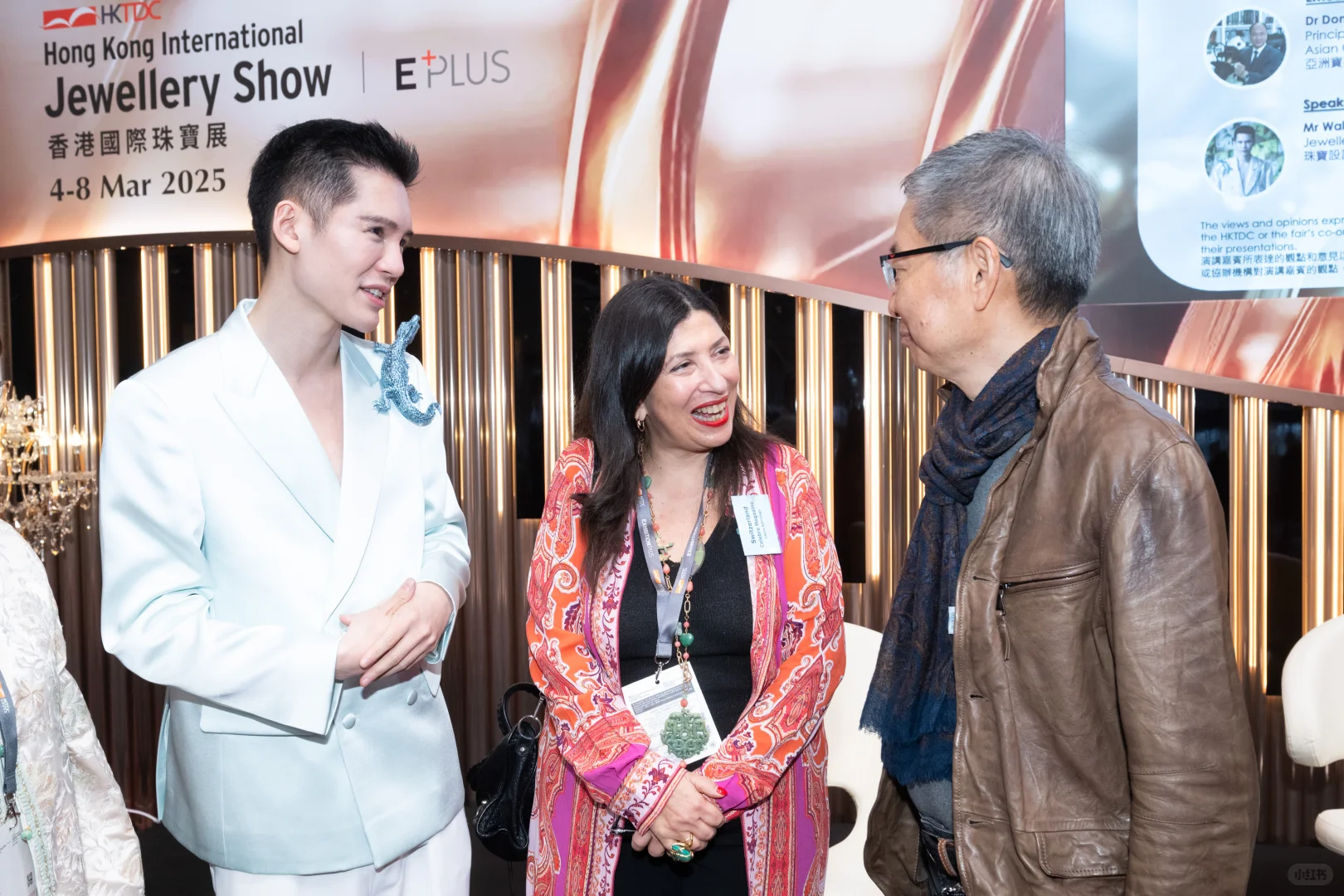 紫晨|受邀在香港国际珠宝展发表演讲。