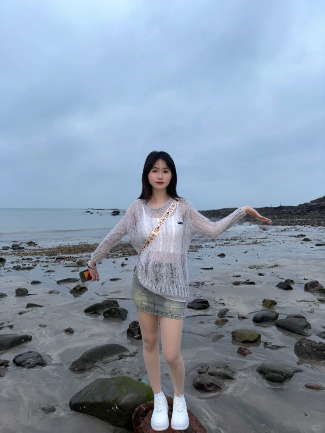 牛仔裙就应该配大海
