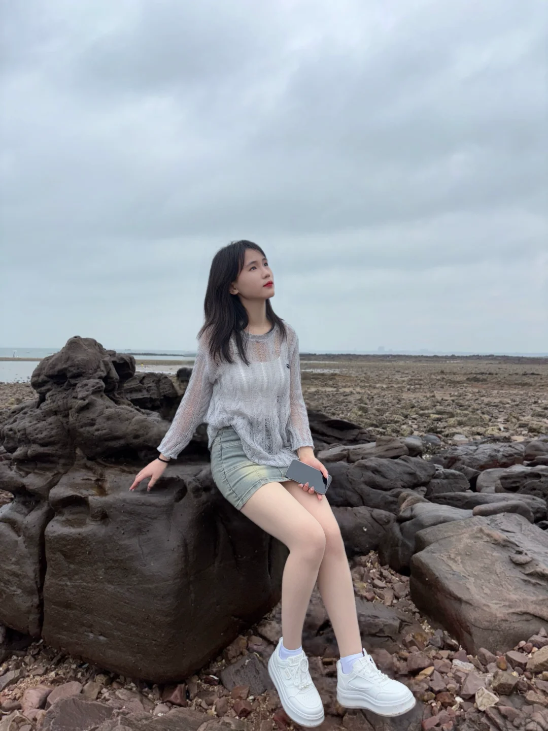 牛仔裙就应该配大海