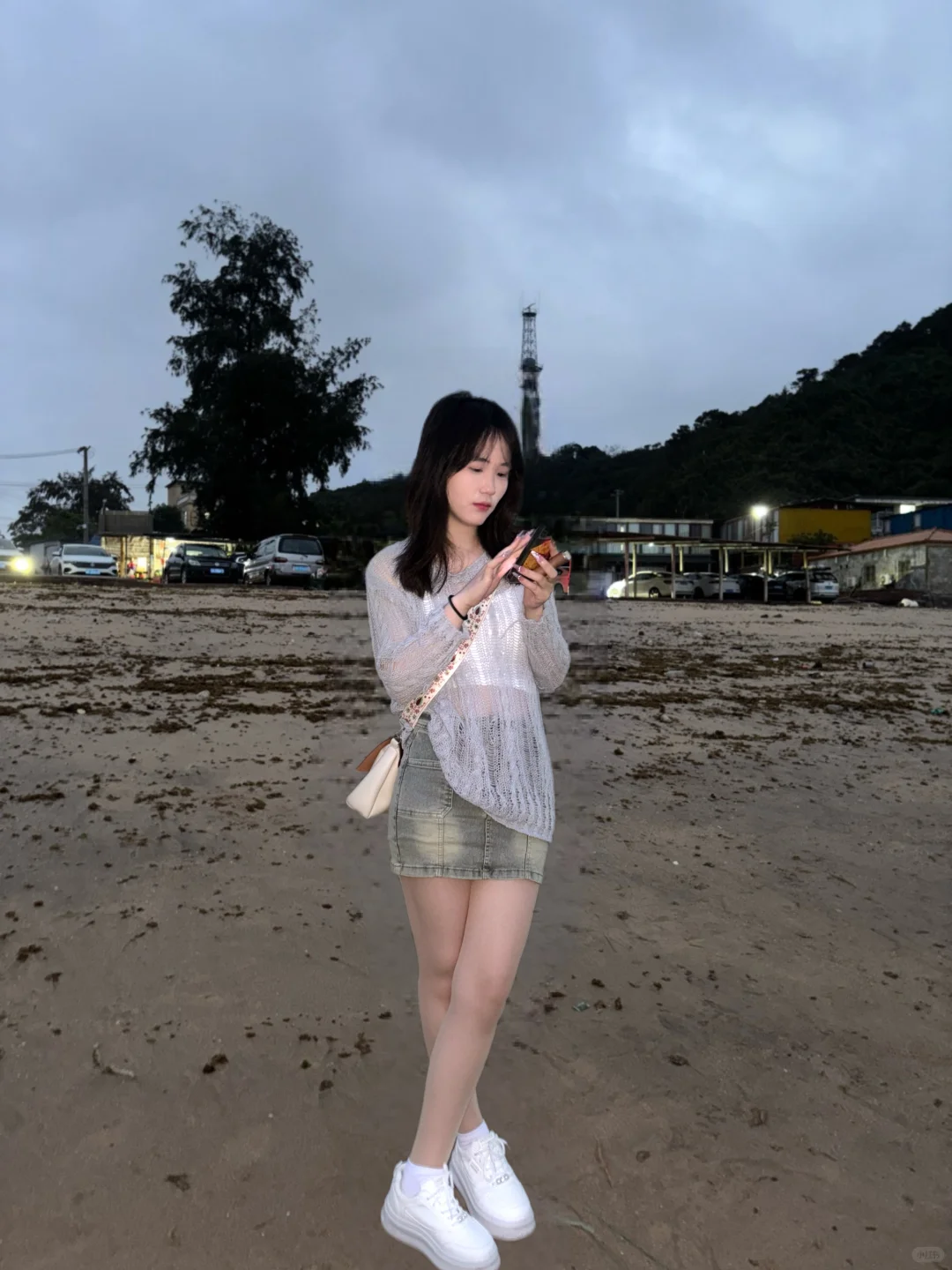 牛仔裙就应该配大海