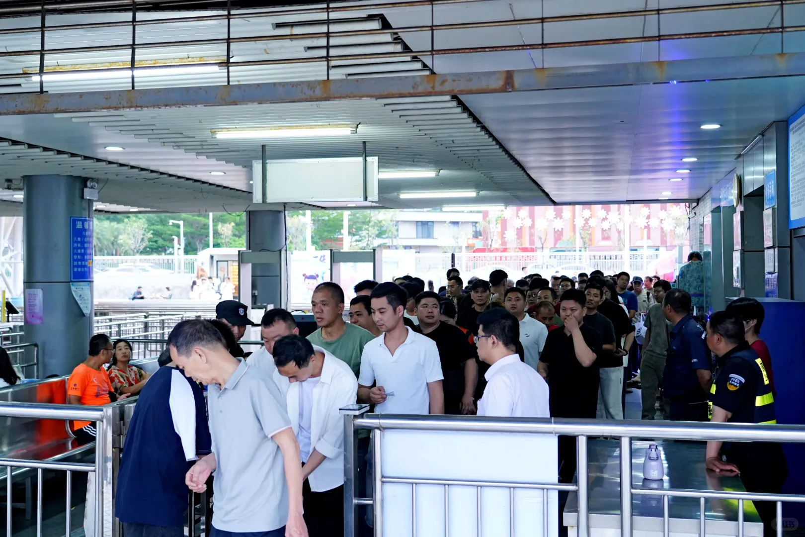 人潮如潮！百年长胜招商会燃情绽放！
