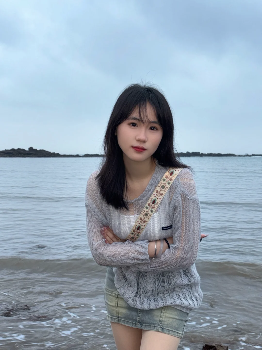 牛仔裙就应该配大海
