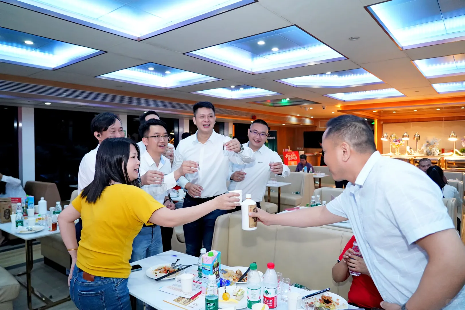 人潮如潮！百年长胜招商会燃情绽放！