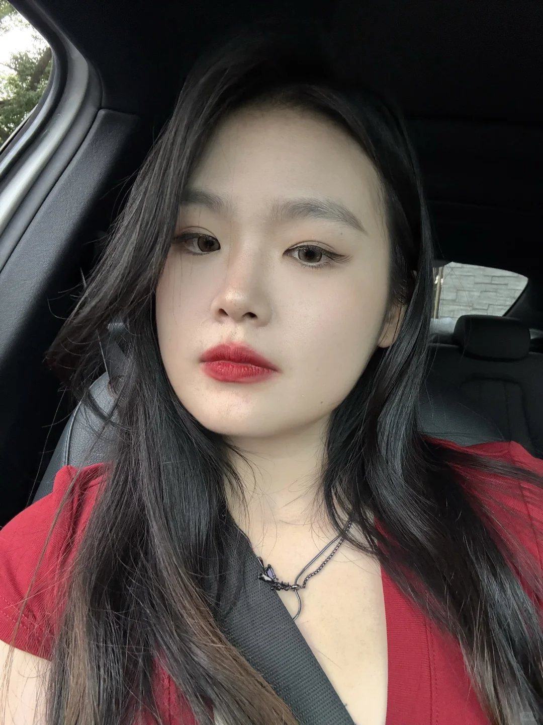 28岁小妈离异带俩娃