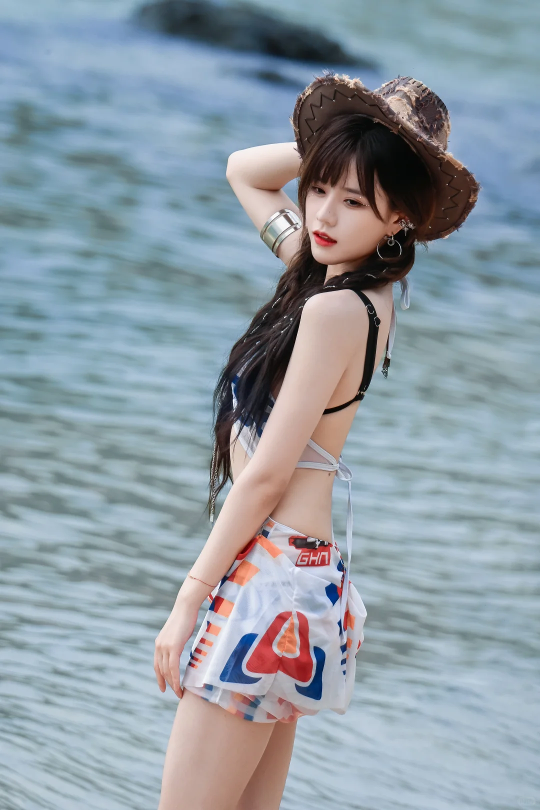 SNH48柏欣妤海边穿搭，夏日多巴胺代名词！