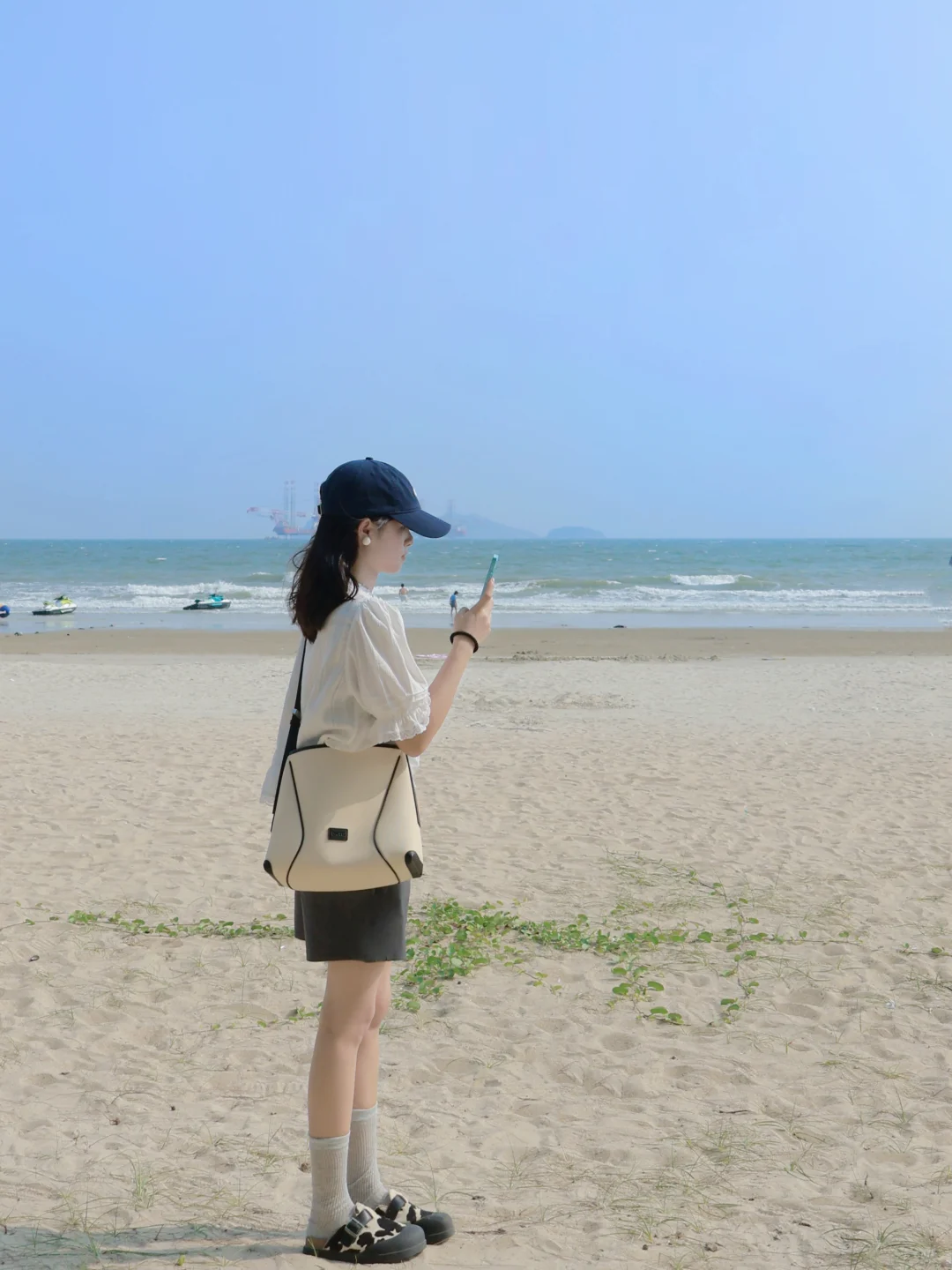 海边拍照?随性夏日穿搭