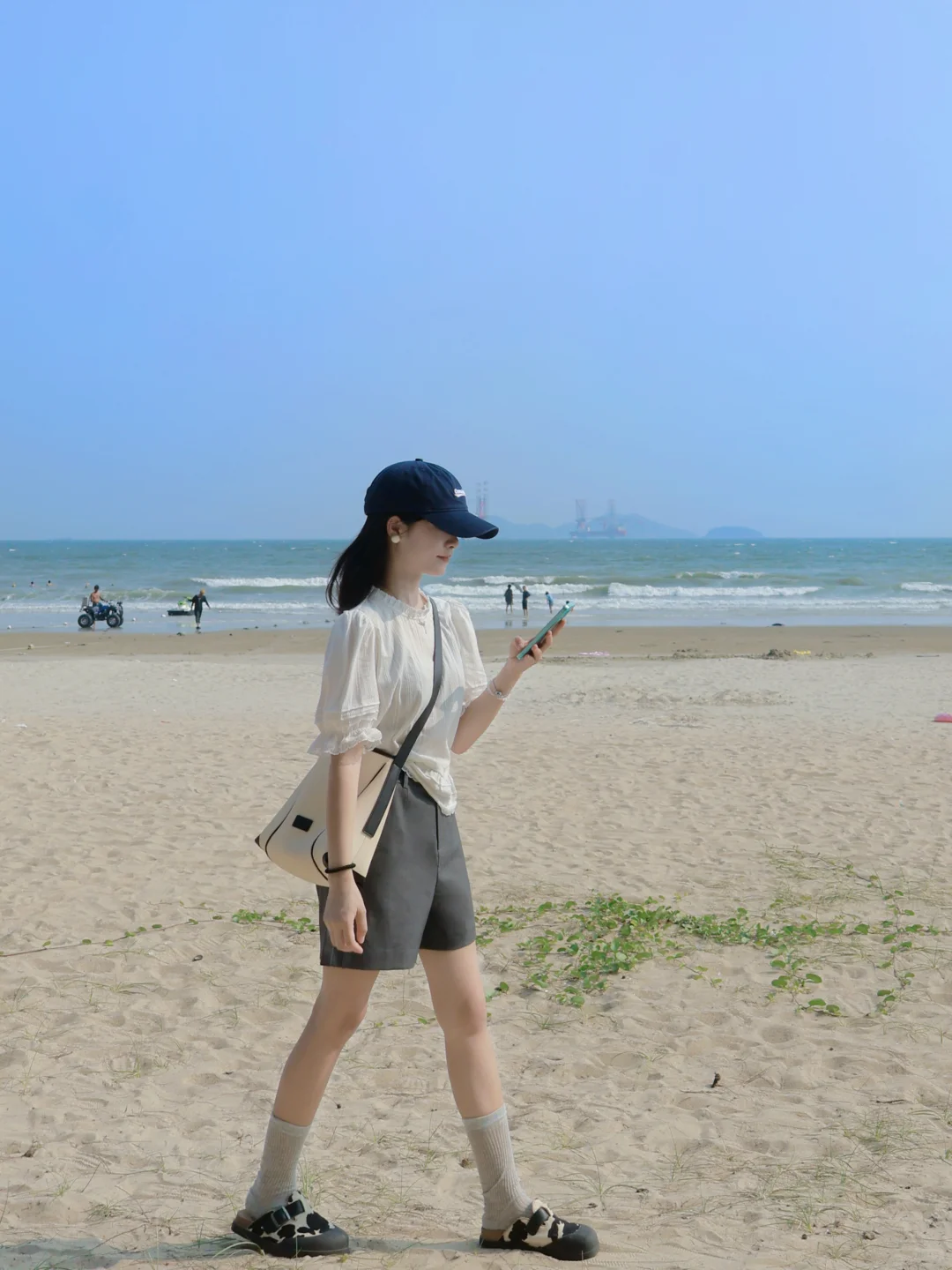 海边拍照?随性夏日穿搭