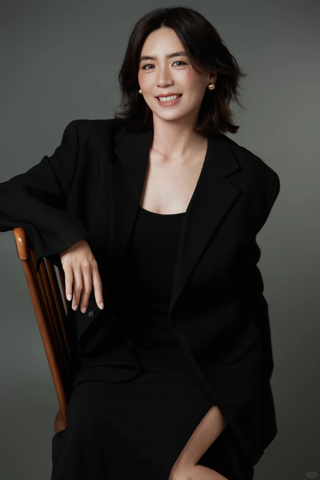 熟女肖像丨纯色之下是干练，光影之上是温柔