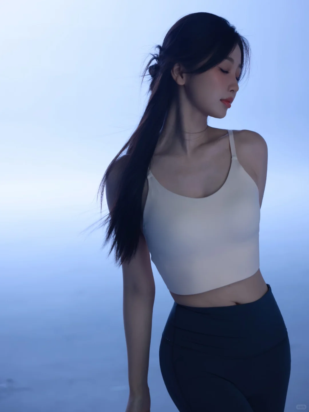 虞书欣新代言瑜伽甜辣噜～身材曲线大显！