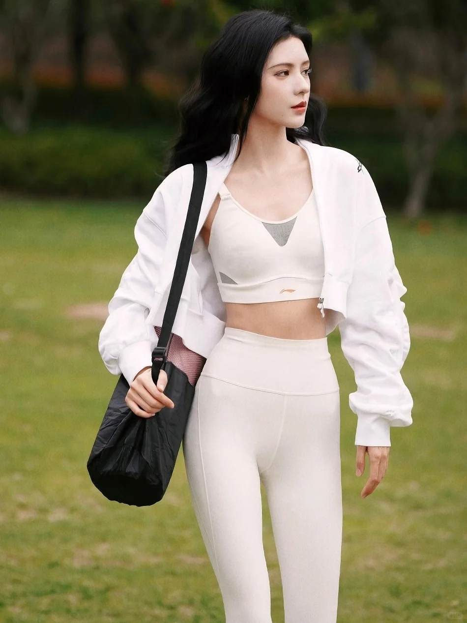 瑜伽服逐渐日常?来看看明星们的运动穿搭