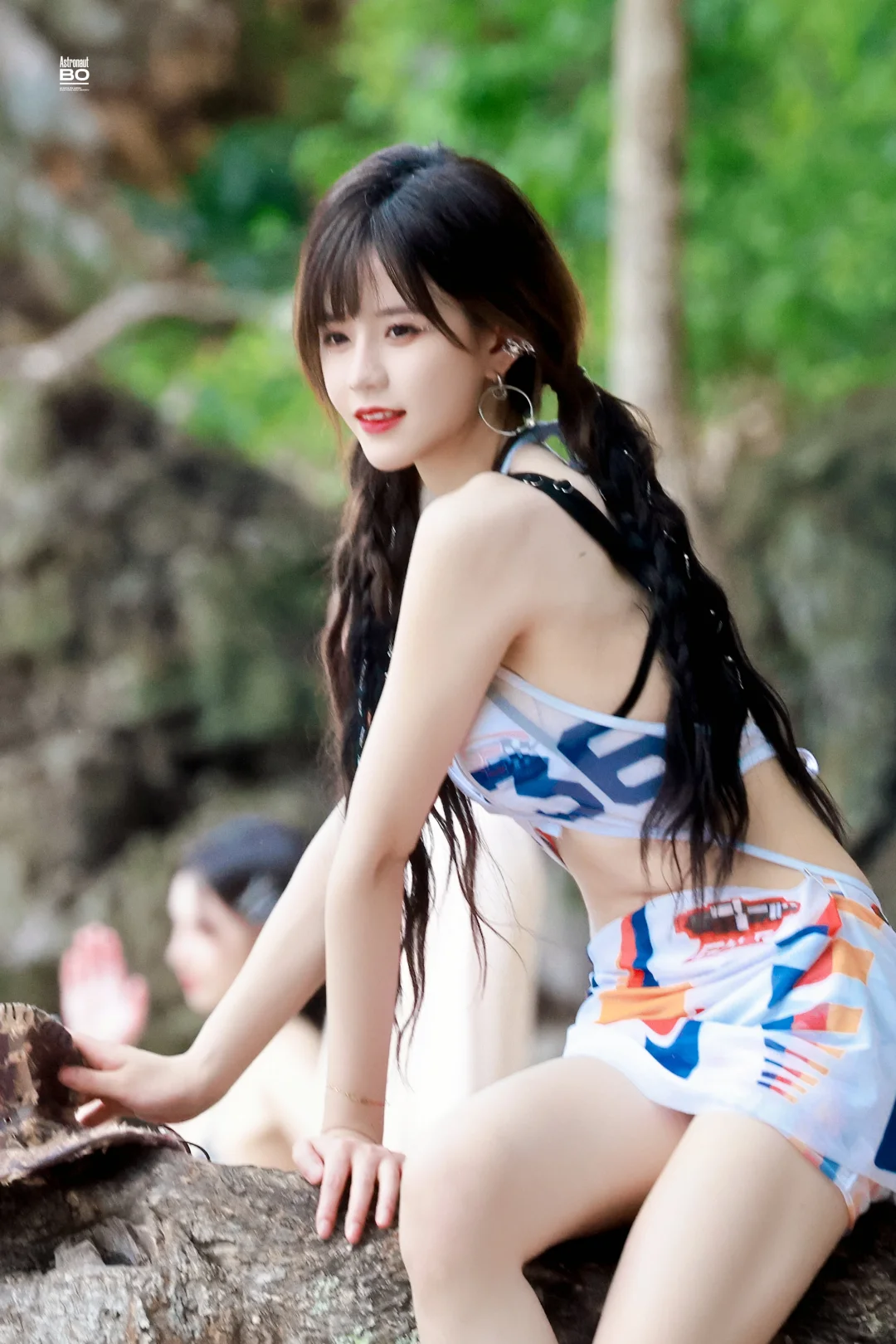 SNH48柏欣妤海边穿搭，夏日多巴胺代名词！