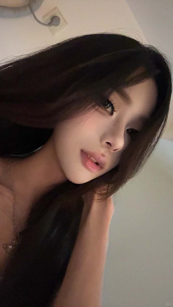 就此作罢 再不会怪你压住我头发 碰到我耳洞