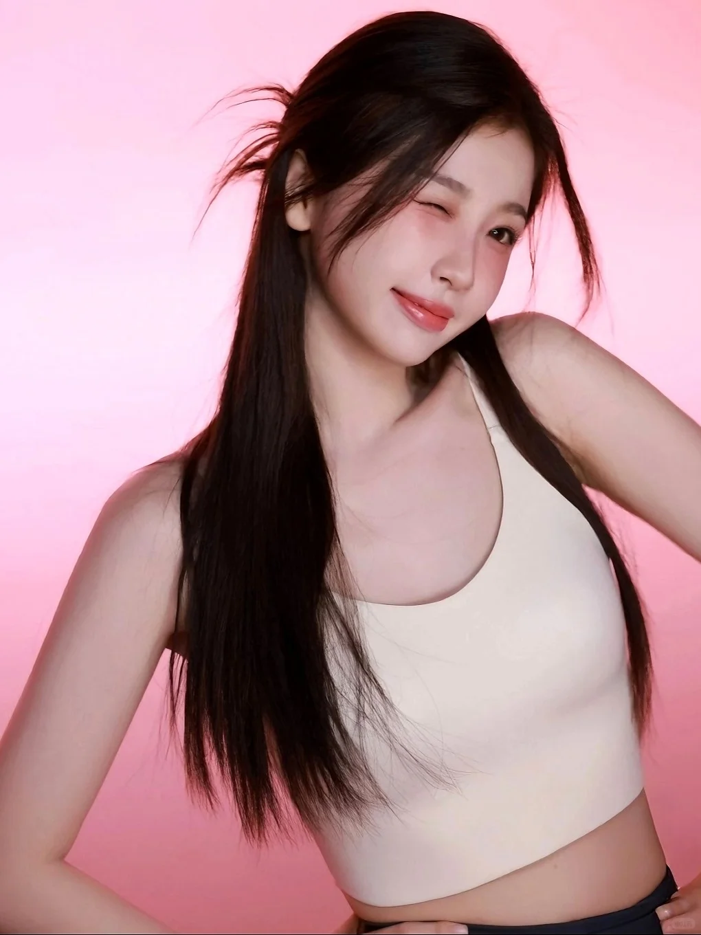 瑜伽服逐渐日常?来看看明星们的运动穿搭