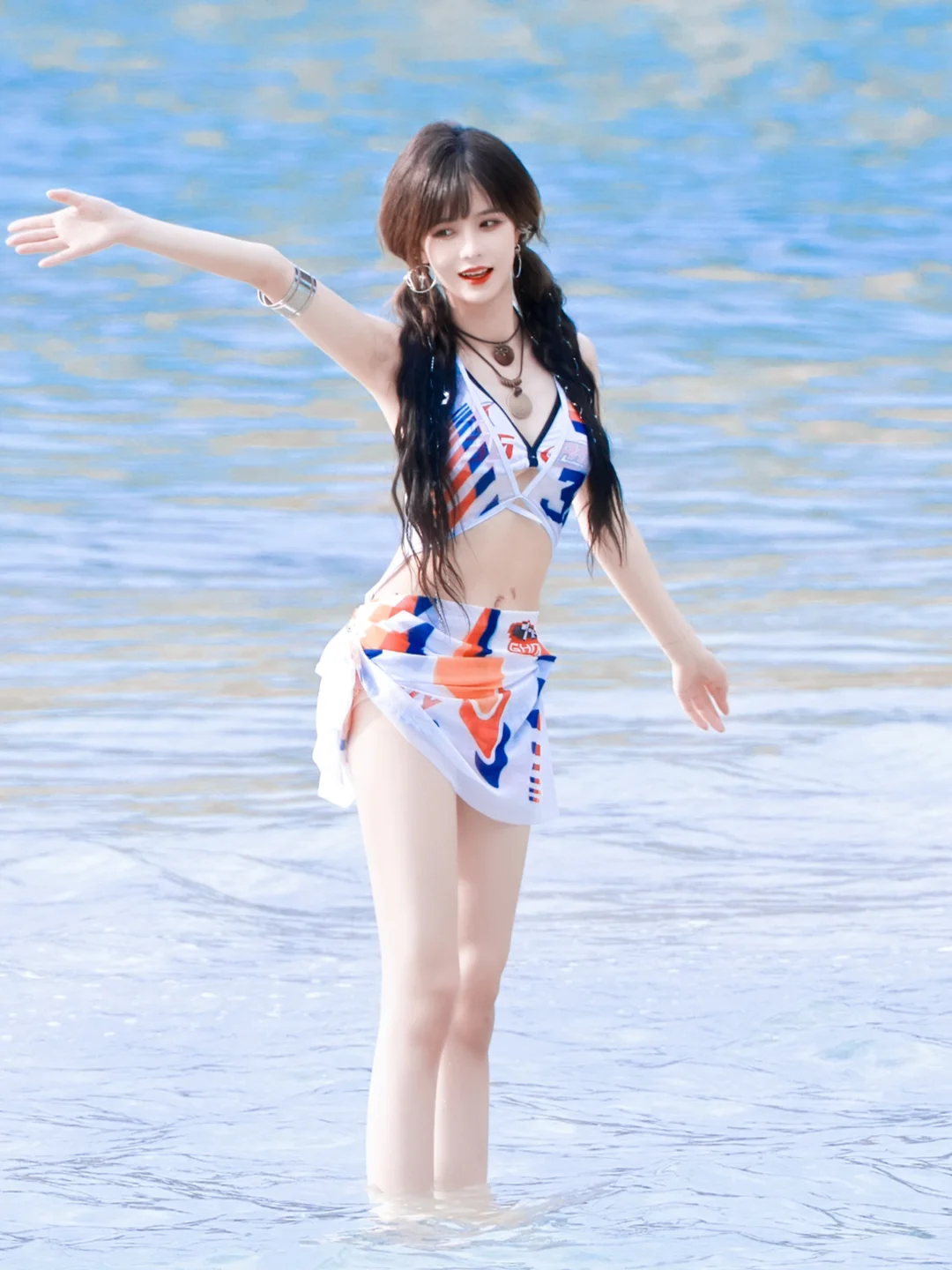 SNH48柏欣妤海边穿搭，夏日多巴胺代名词！