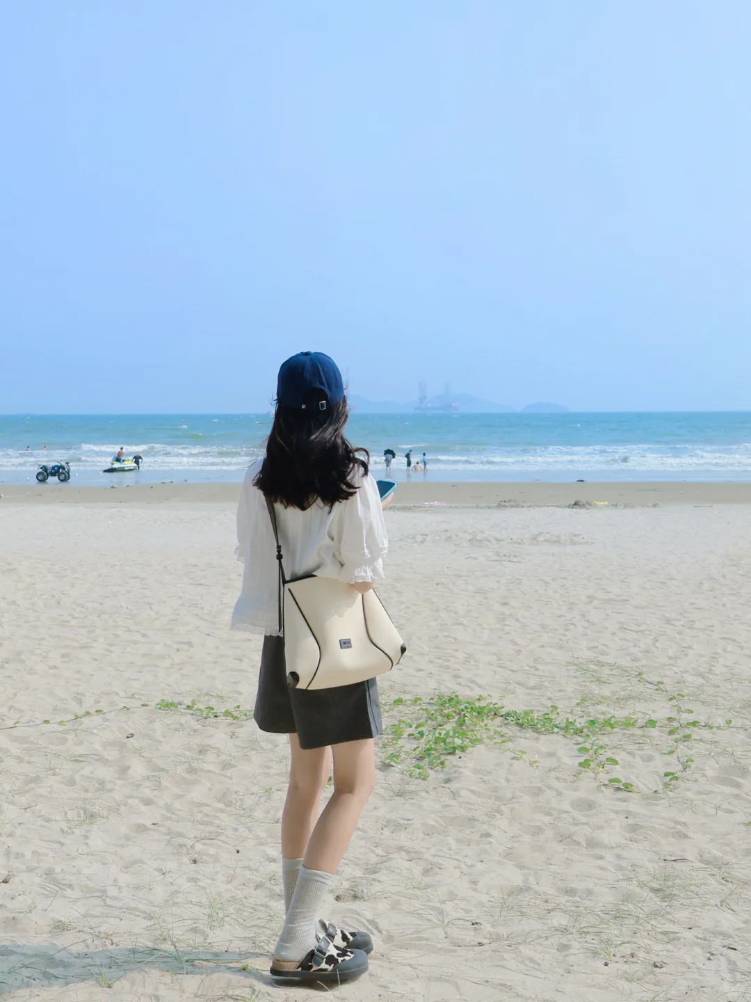 海边拍照?随性夏日穿搭