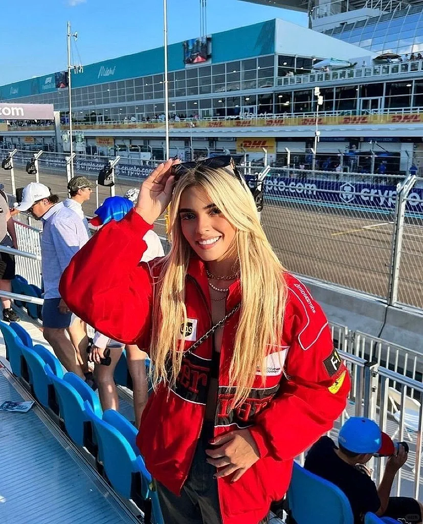 F1战袍正在努力给大家发货！