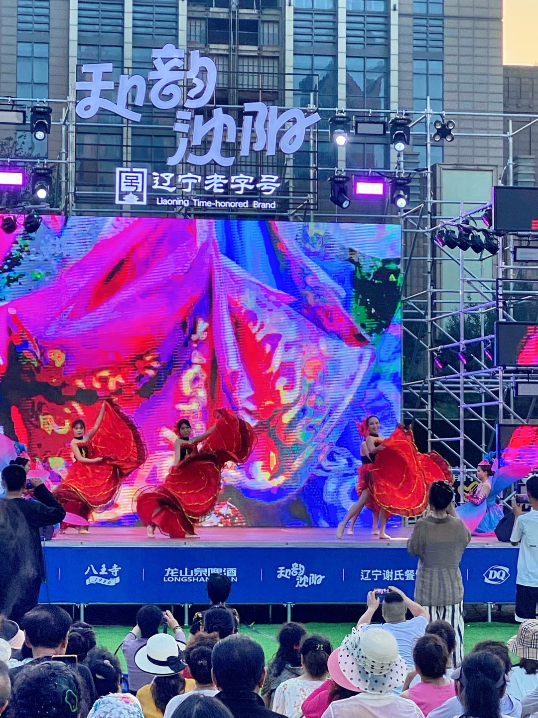 工业展览馆夜市连吃带玩太嗨了