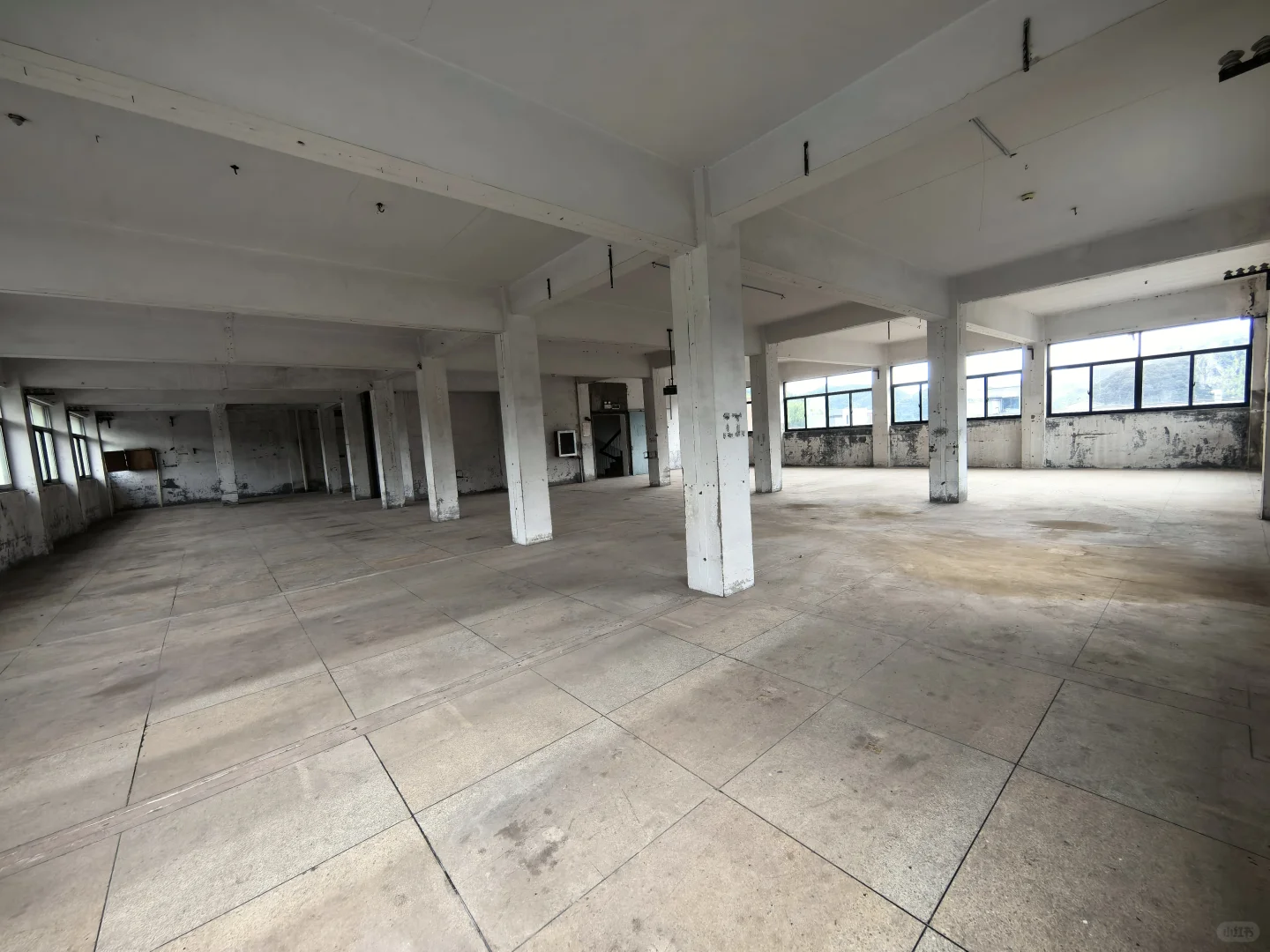 我想请问园区展厅你们都怎么搞定的