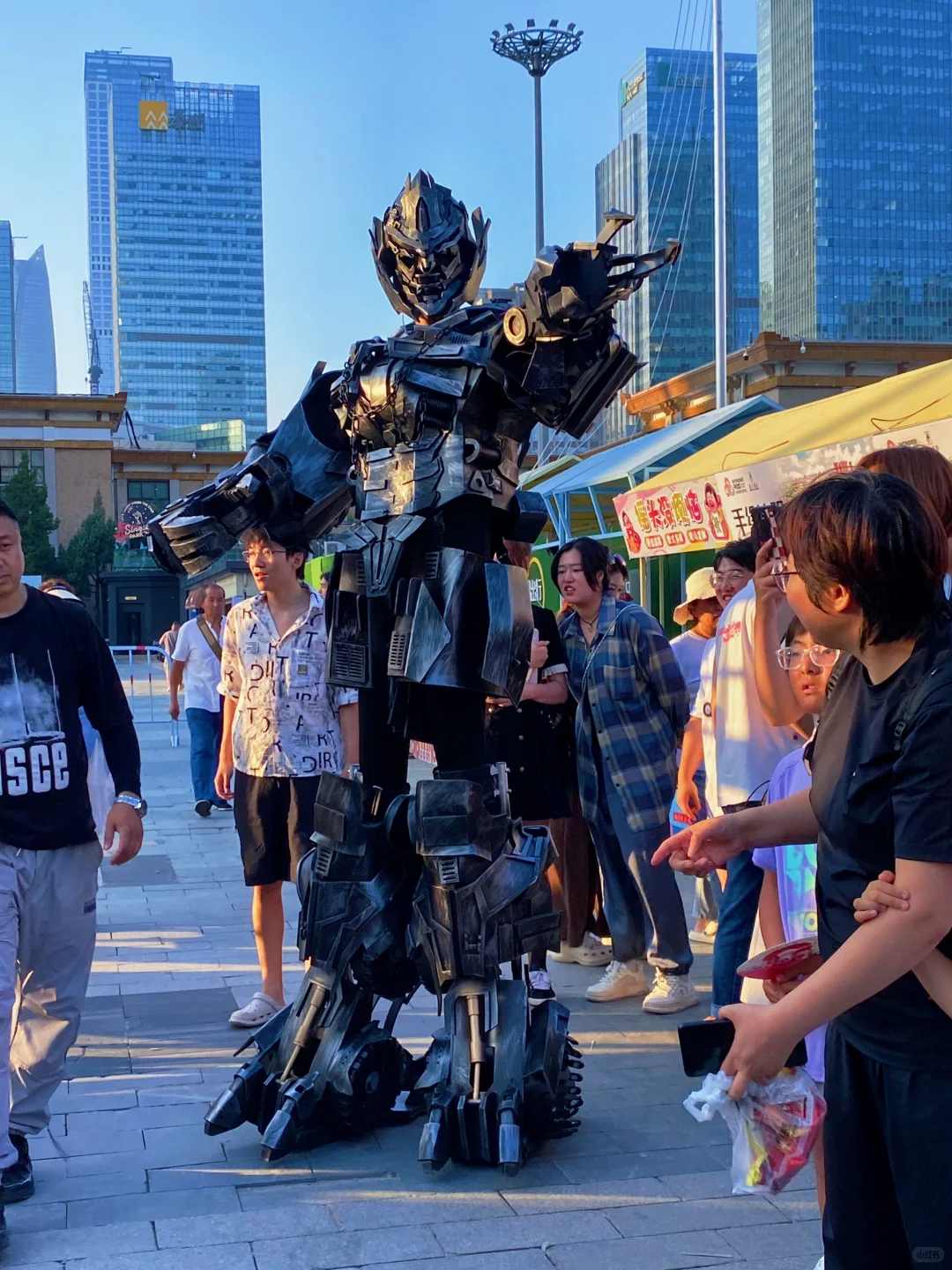 工业展览馆夜市连吃带玩太嗨了