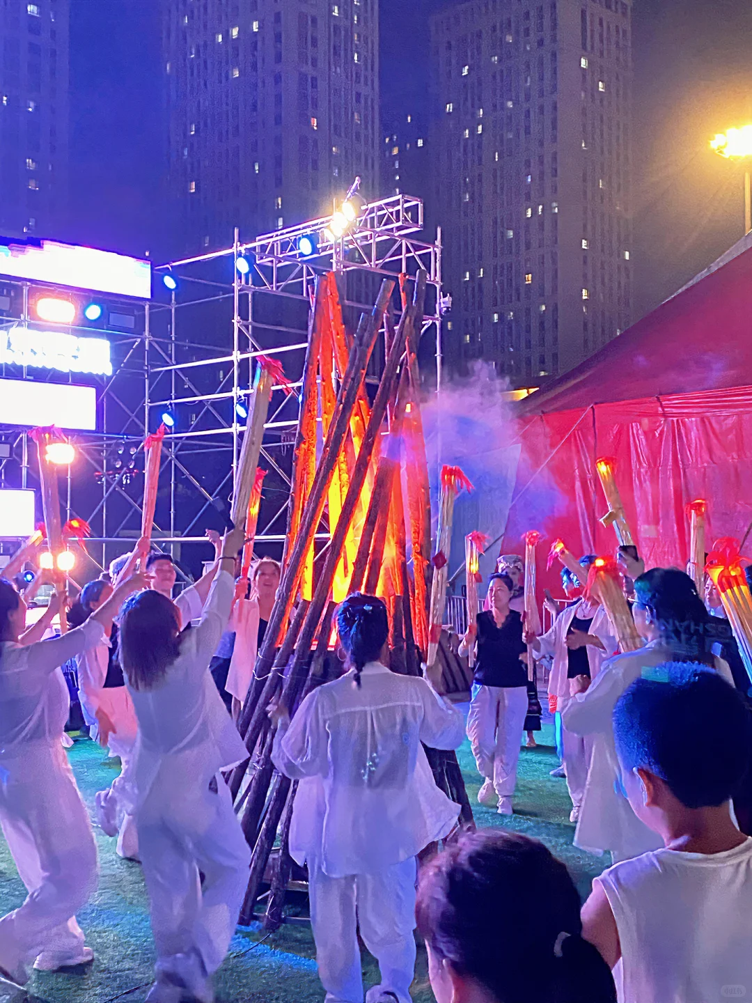 工业展览馆夜市连吃带玩太嗨了