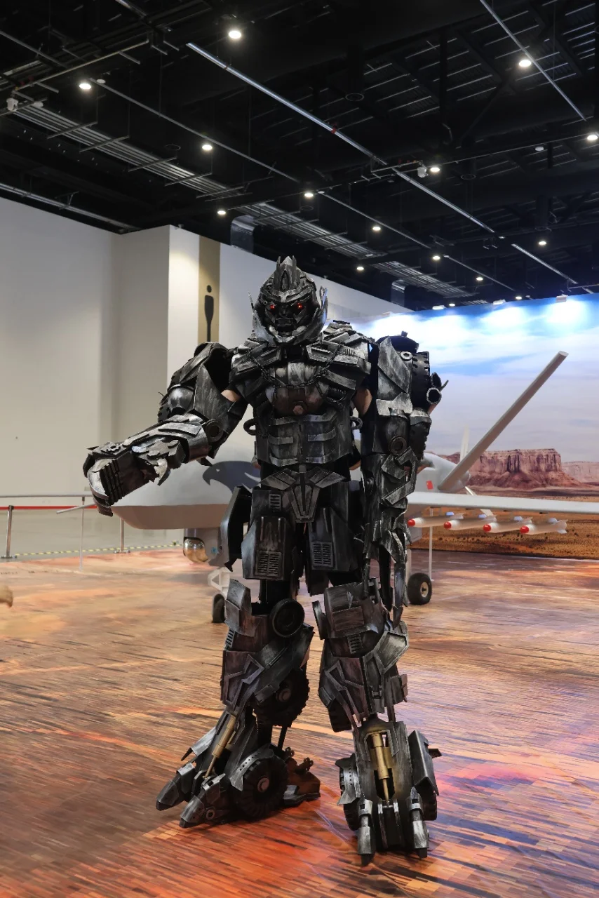 北京硬核新展！被歼20和机器狗帅到失语…