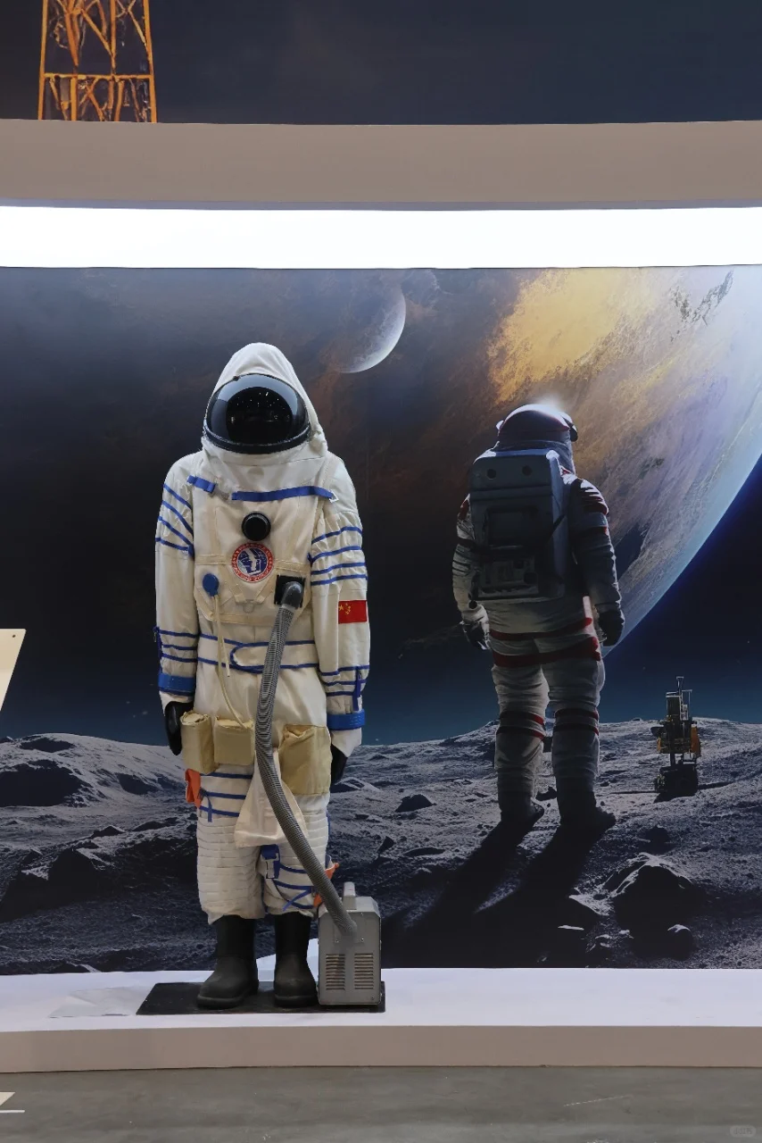 北京硬核新展！被歼20和机器狗帅到失语…