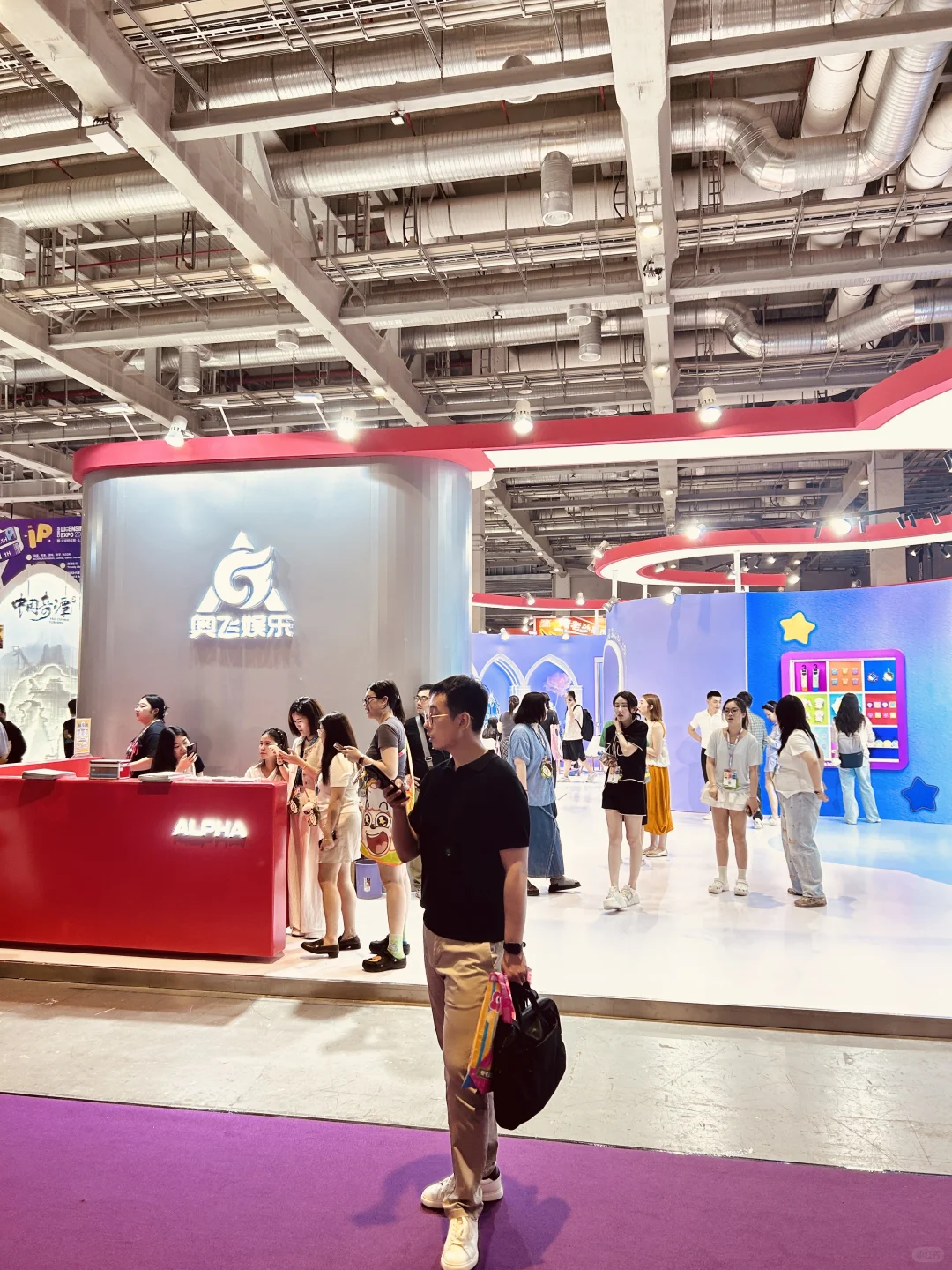 国展中心的展上认识好多新朋友