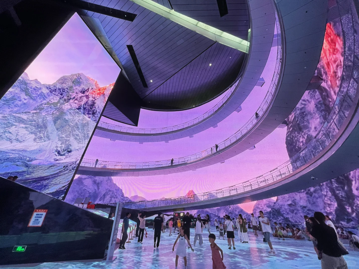 我能坐着看巨屏，待一天～