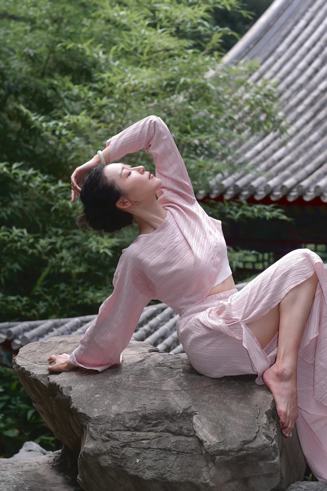 我愿意称她是今年最美的瑜伽服?