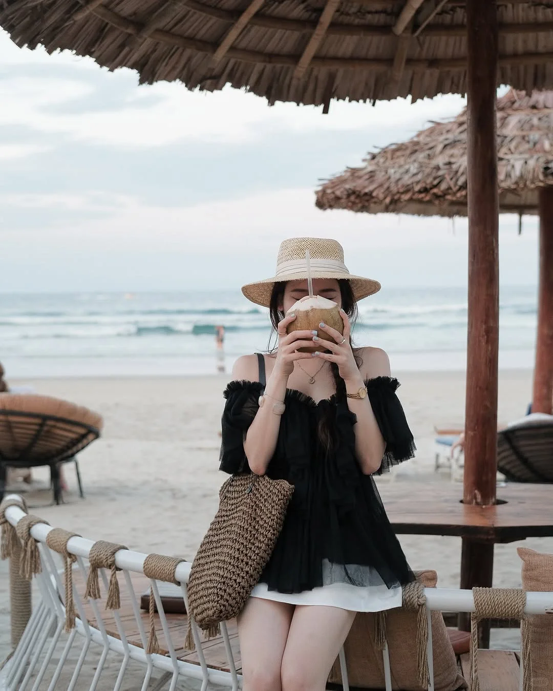 海边氛围感拉满！这套穿搭我锁死