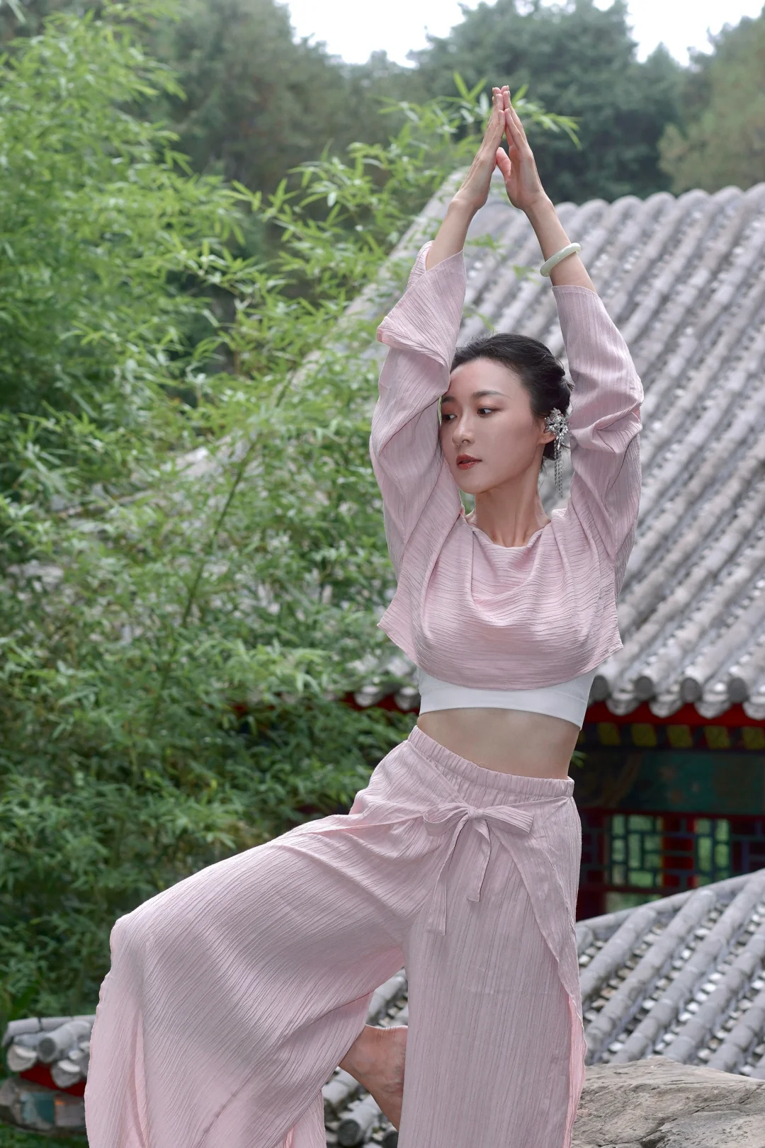 我愿意称她是今年最美的瑜伽服?