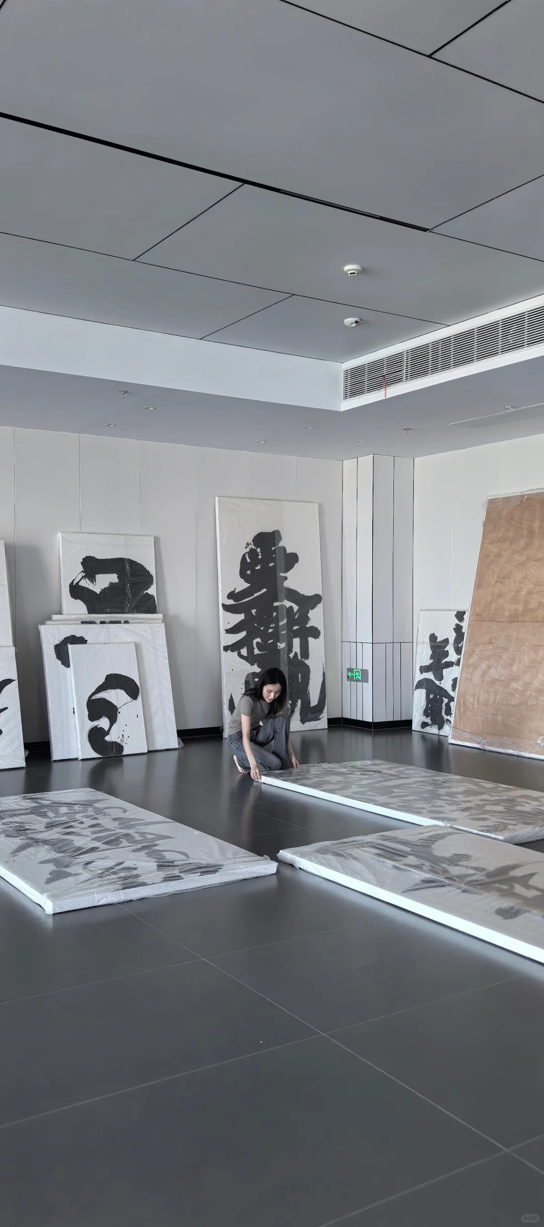 展览人晒成小黑人