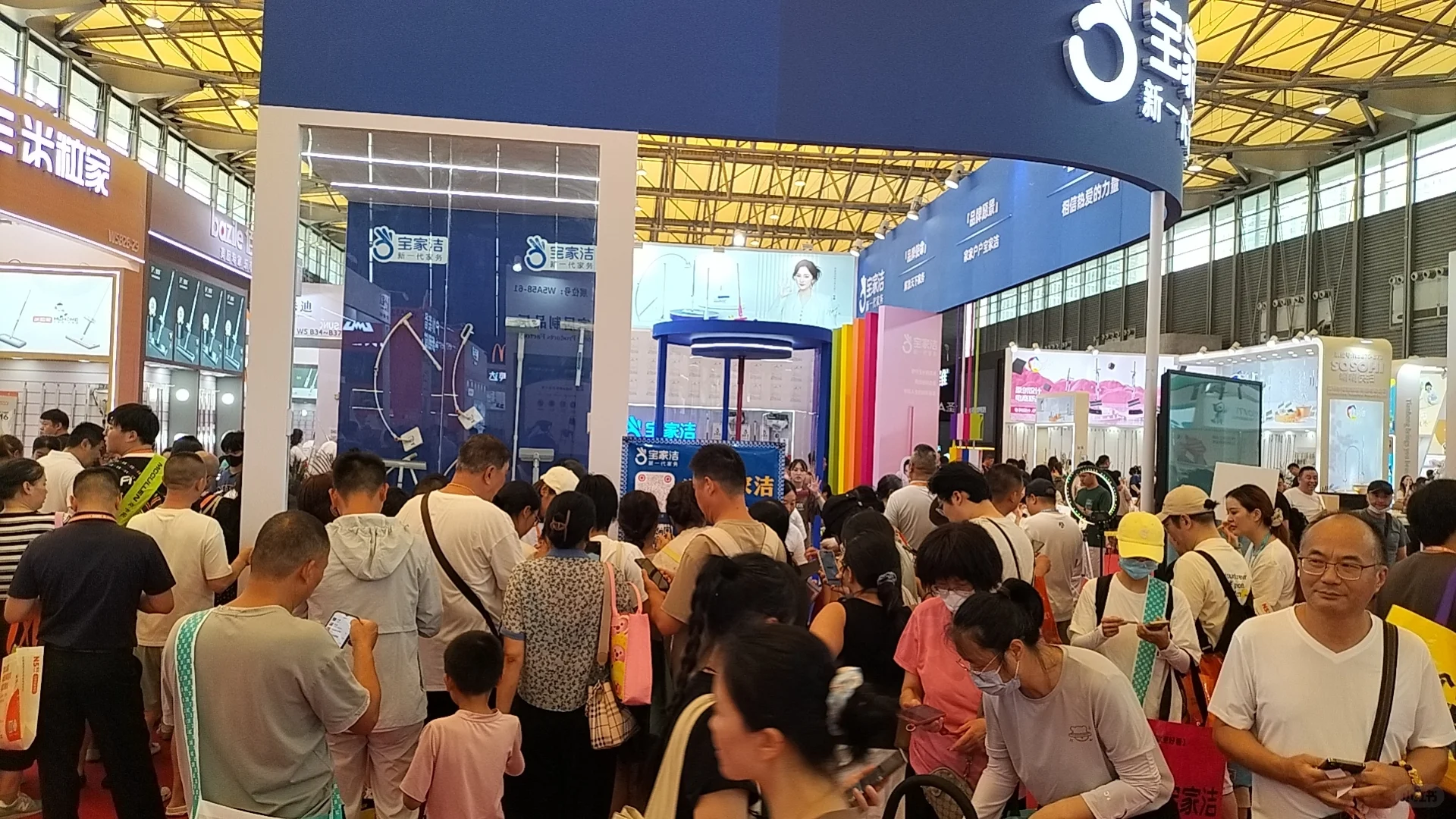 日用品展第一天。 大家褒贬不一！