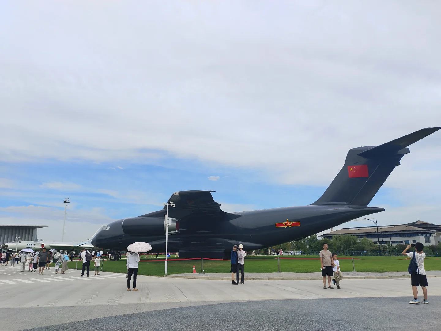 西工大室外飞机展火热进行中