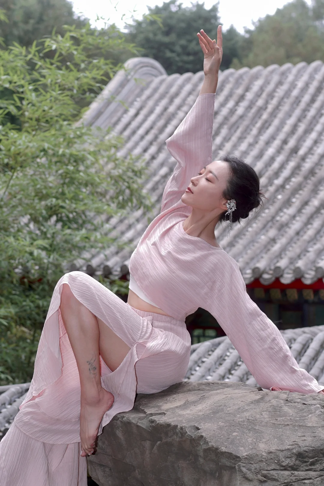 我愿意称她是今年最美的瑜伽服?