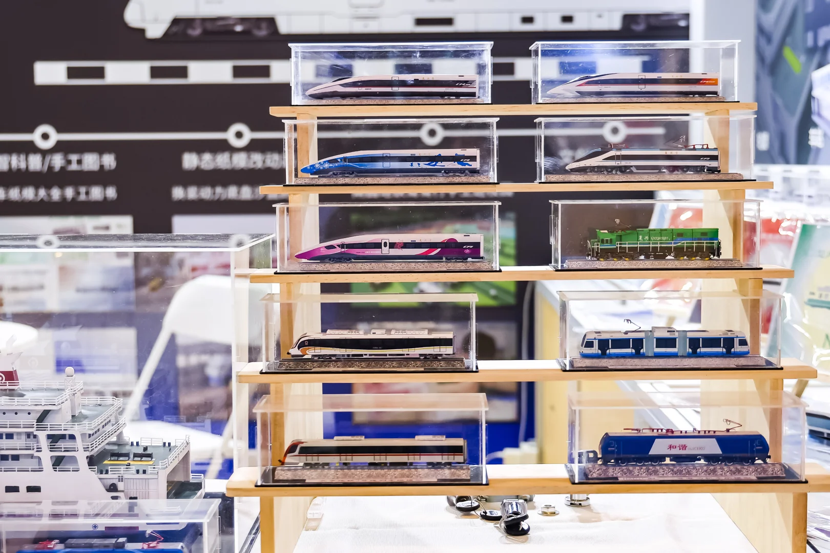 起猛了，还感觉在北京铁路展里