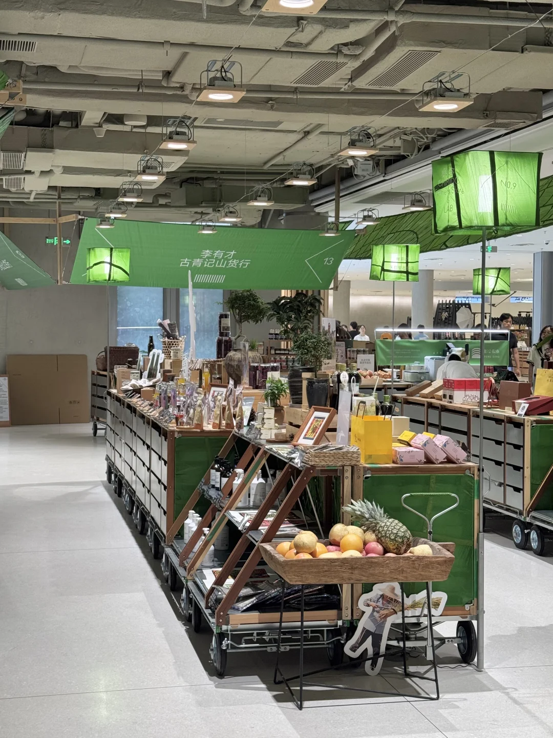 菜市场还能这么潮？乌厩市集逛成设计展