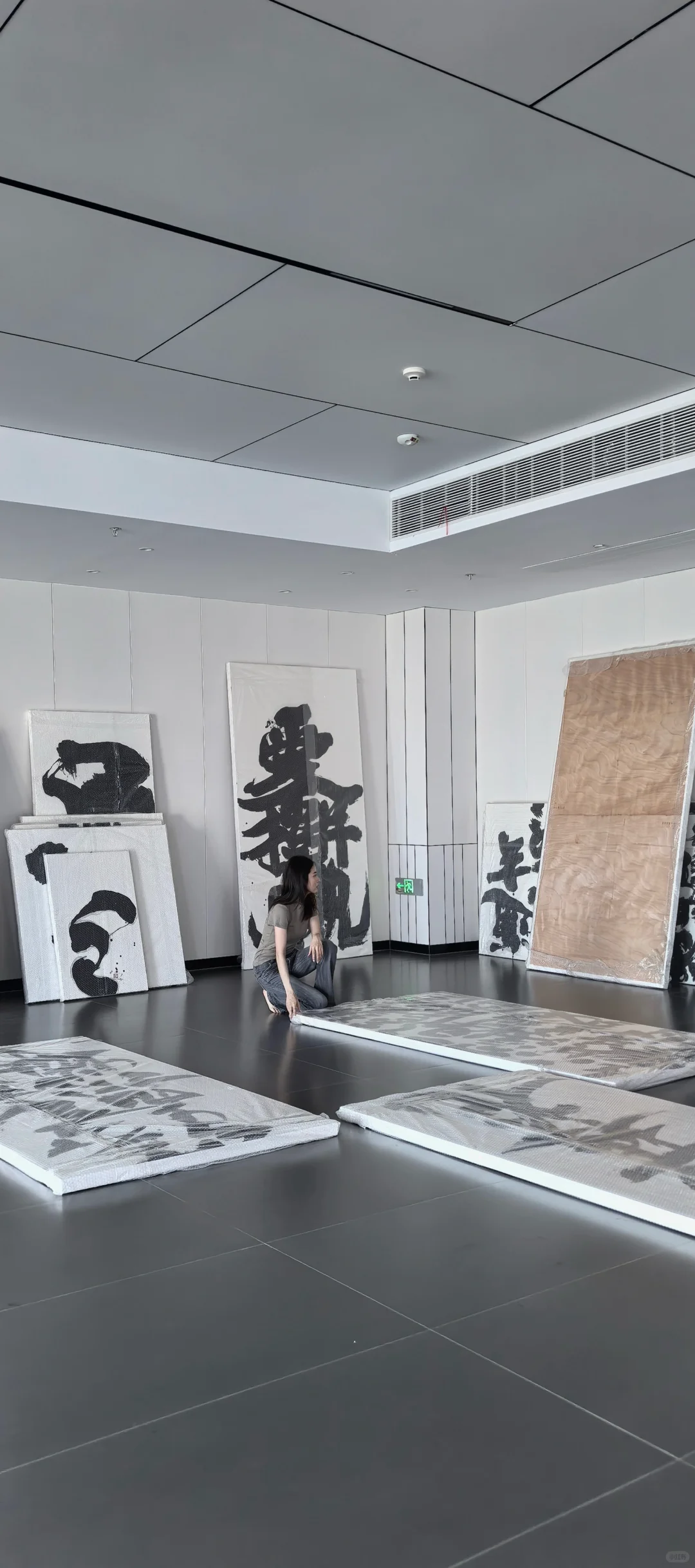 展览人晒成小黑人